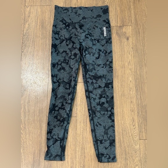 Gymshark Adapt Camo Leggings in Dark Grey/Black - M - Picture 2 of 8